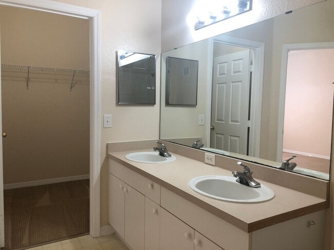 Building Photo - MOVE IN OCTOBER! 3rd floor 3BR/2BA Condo -...