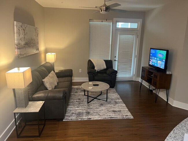 Primary Photo - 6770 Broad Street