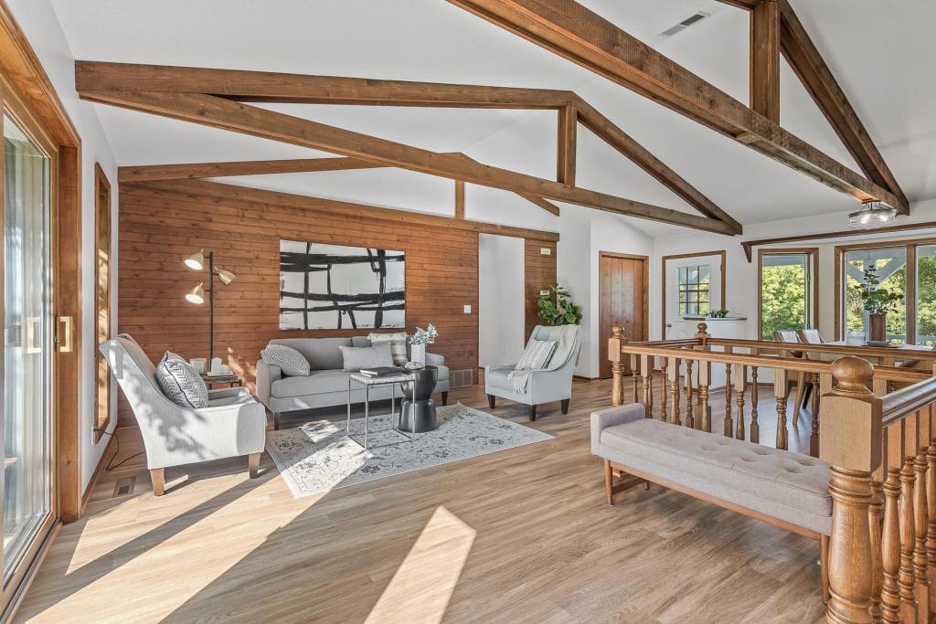 Building Photo - 833 Tyrol Ln