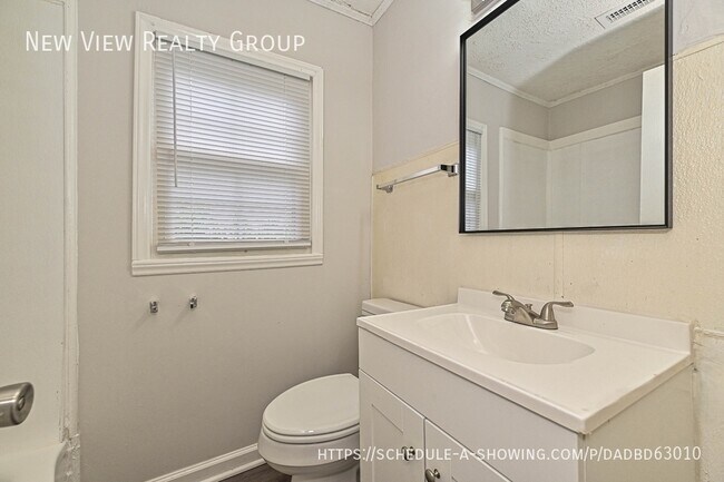 Building Photo - 301 Seldon Dr