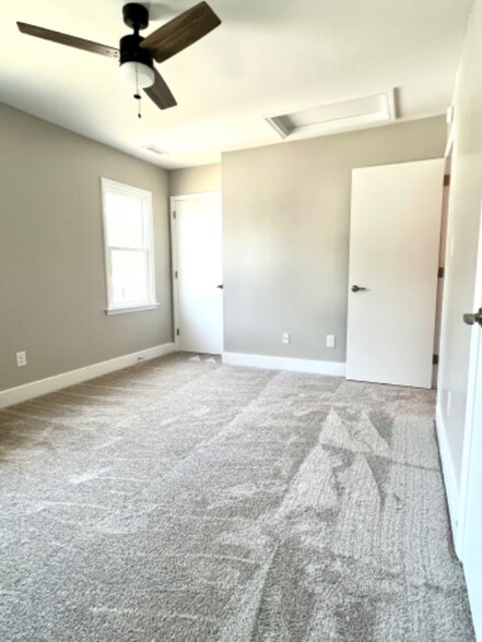 Building Photo - 8 Port W Ct