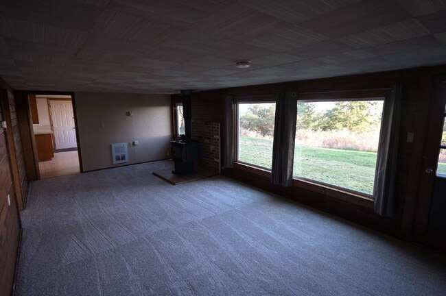 Building Photo - 2 bed 1 bath in a country setting