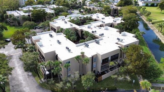 Building Photo - 10865 SW 112th Ave