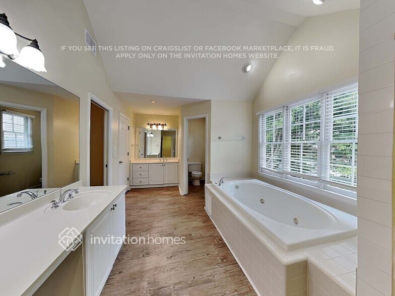 Building Photo - 809 Oak Trail Dr