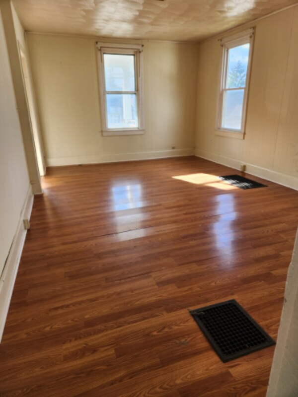 Building Photo - 265 W Beaver St