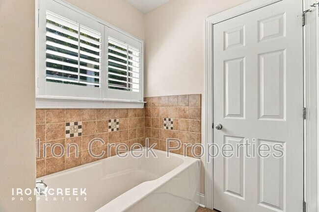 Building Photo - 1672 Olmsted Dr