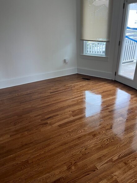 Building Photo - 305 Grovers Ave