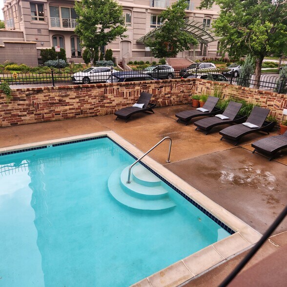 pool - 252 N Pennsylvania St