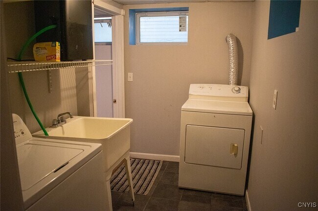 Building Photo - 544 Clarendon St