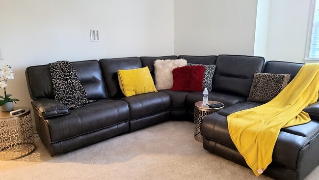 Bonus Room - 1006 River Bark Pl