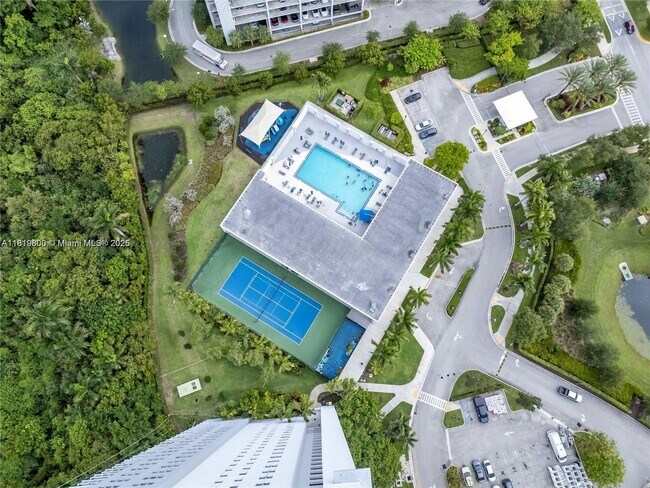 Building Photo - 15051 Royal Oaks Ln