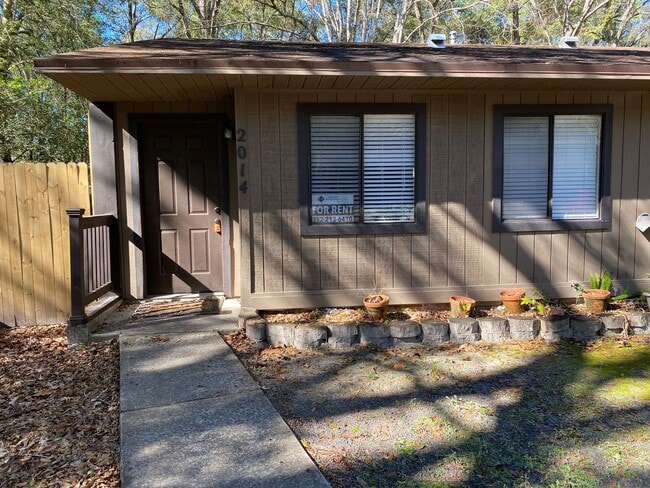 Building Photo - 2014 SW 70th Terrace