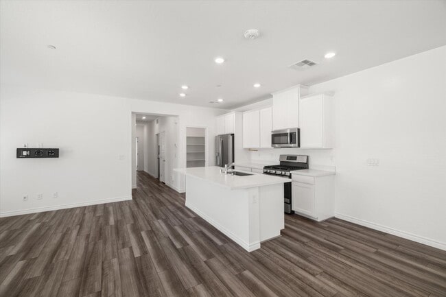 Building Photo - 216 Callen Falls Ave
