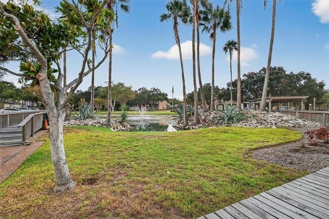 Building Photo - 145 Lake Shore Dr