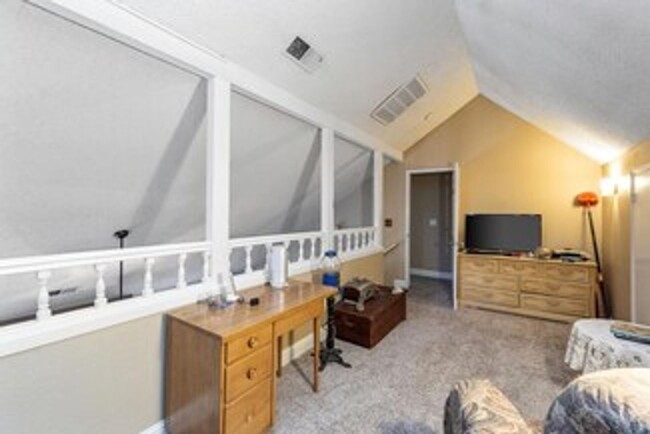 Building Photo - 3 Bedroom 2 Bathroom for Rent $2,400
