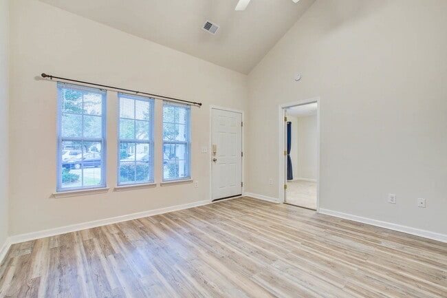 Building Photo - 500 Tree Branch Cir