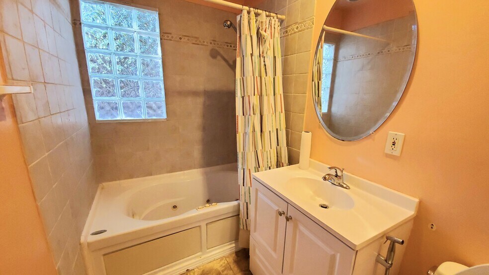 Building Photo - 7038 Yarmouth Ave