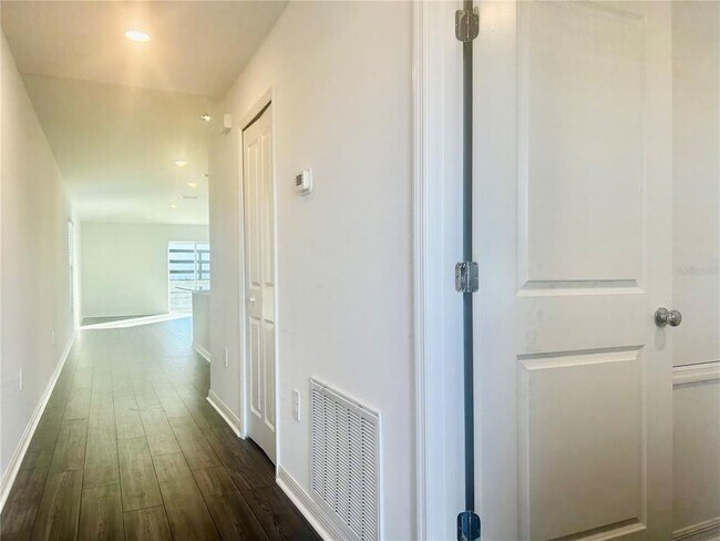 Building Photo - 3697 NE 32nd Ct