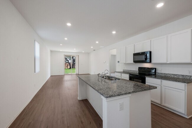 Building Photo - Lovely Rancho Primera Property