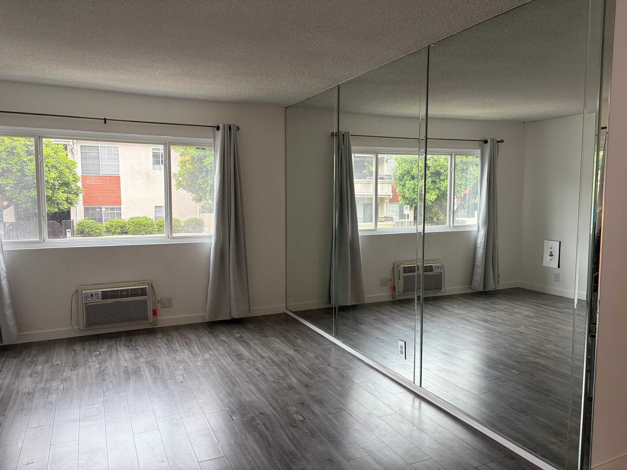 Building Photo - 2346 Kerwood Ave