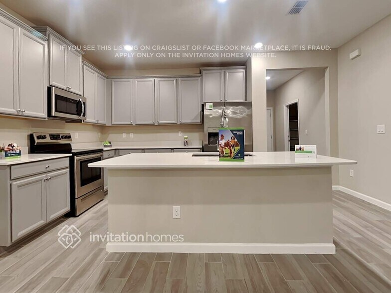 Building Photo - 9754 Lovage Ln