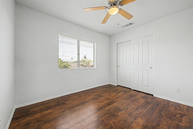 Building Photo - 1295 S Honeysuckle Ln