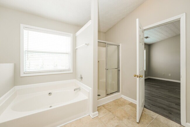 Building Photo - 411 Pondweed Dr