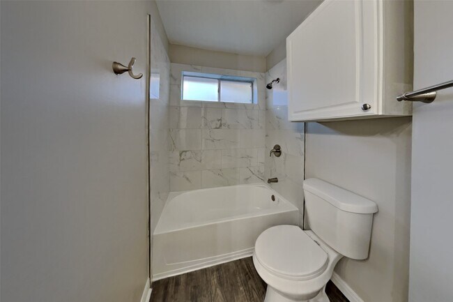 Building Photo - 1114 Woodley Bend