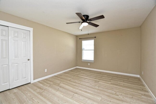 Building Photo - 537 MacKenzie Way