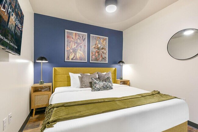 Building Photo - 611 Commerce St