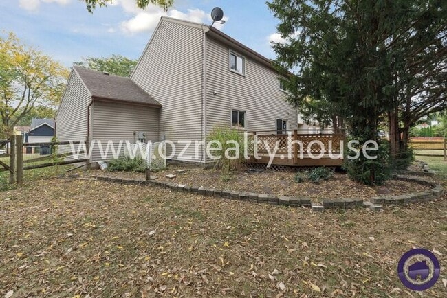 Building Photo - 525 Bennington Dr