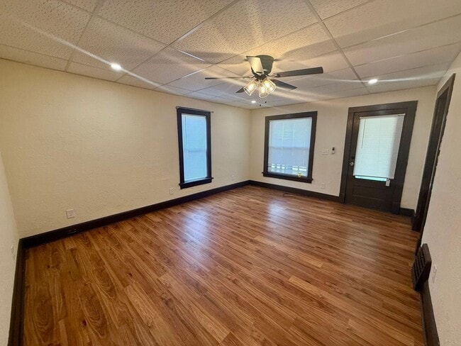 Building Photo - 915 S 3rd Ave