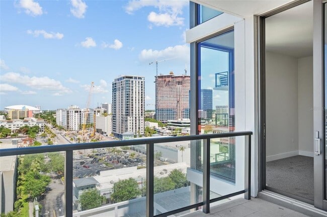 Building Photo - 301 1st St S