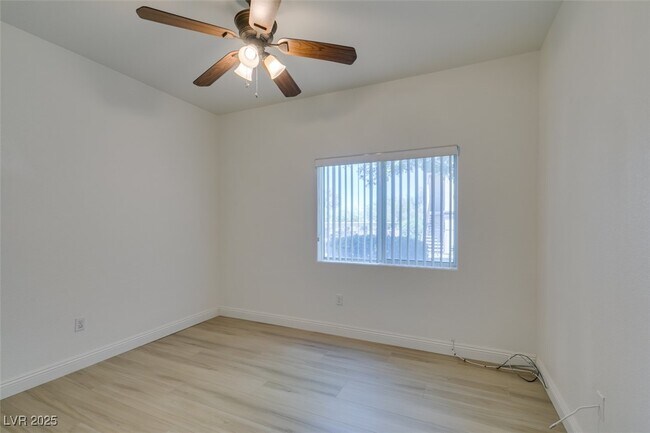 Building Photo - 2291 W Horizon Ridge Pkwy