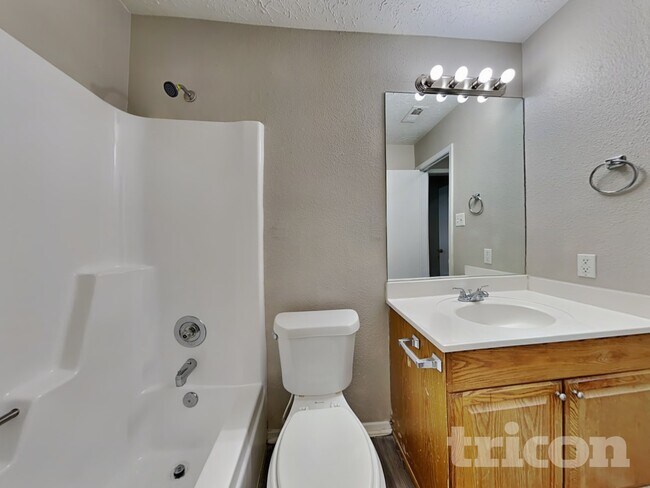 Building Photo - 4601 Greenwood Dr