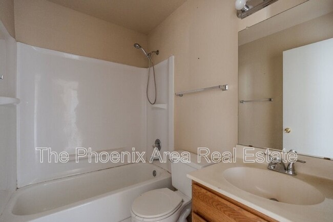 Building Photo - 2985 N Oregon St