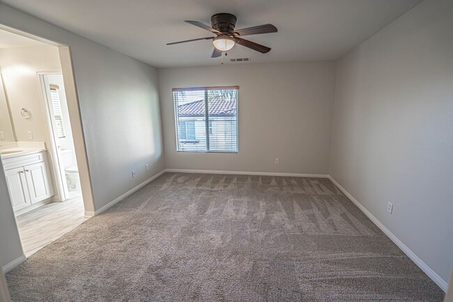 Building Photo - Charming 3-Bedroom Mariposa Townhome for R...