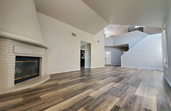 Building Photo - Beautiful 3 Bed 2.5 Bath In Vista