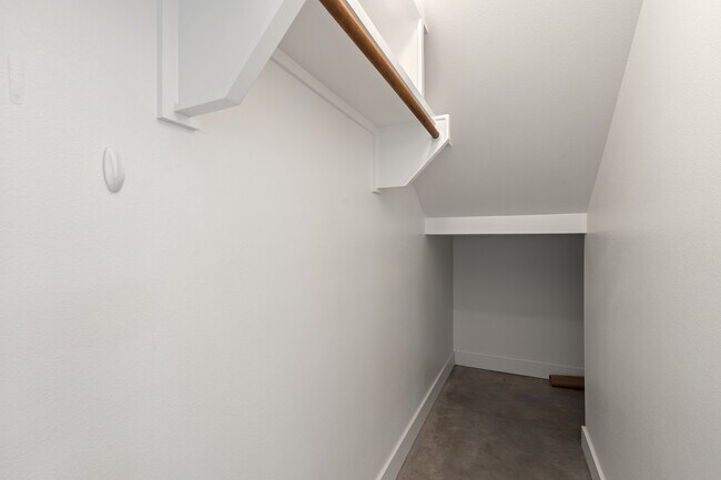 Building Photo - 2105 Goodrich Ave