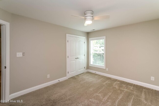 Building Photo - 1202 Woods Ct
