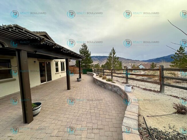 Building Photo - 1/2 Month Free! Spacious 4-Bedroom Gem in ...