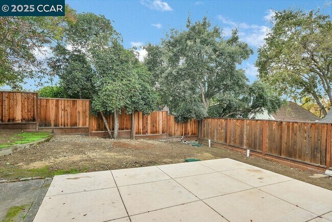 Building Photo - 1830 Pine St