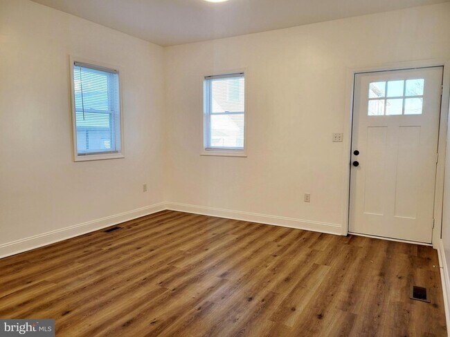 Building Photo - 452 N Loudoun St