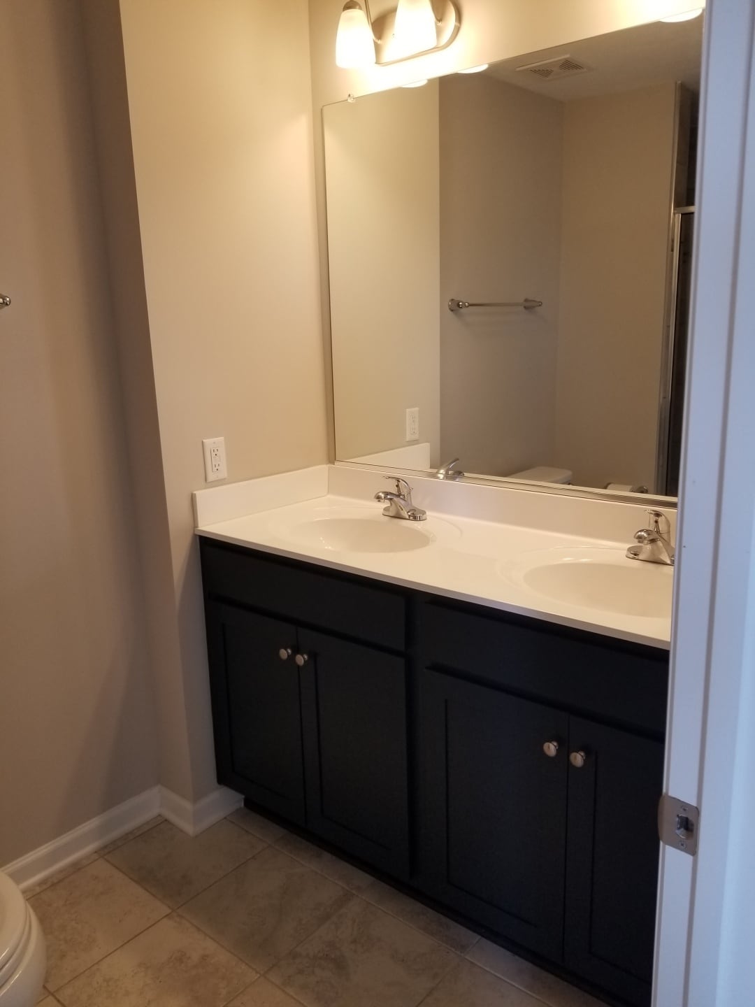 Master Bath - 70 Dover Ct