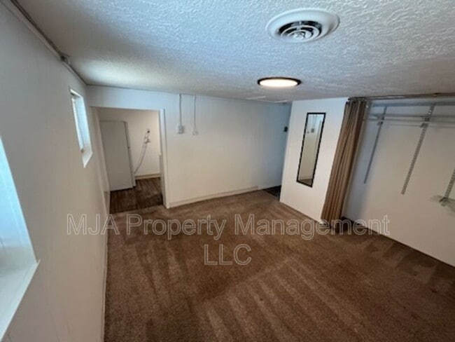 Building Photo - 11164 S Temple Dr