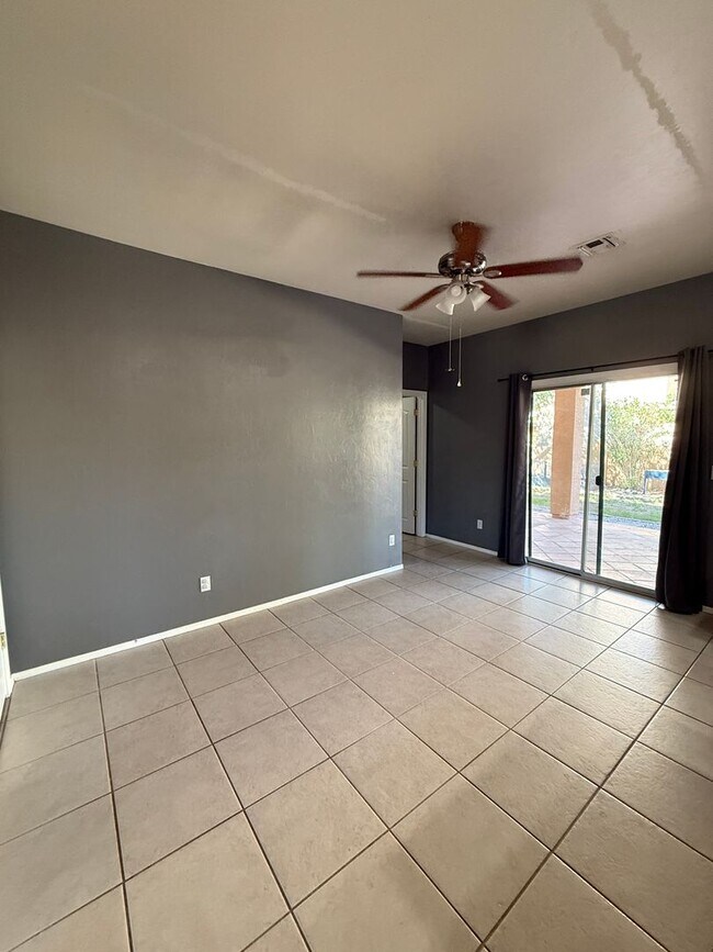 Building Photo - Beautiful 3-bed, 2-bath corner lot home in the desirable Riverhaven Community