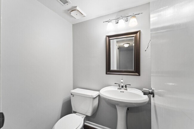 Building Photo - MAN-710S
