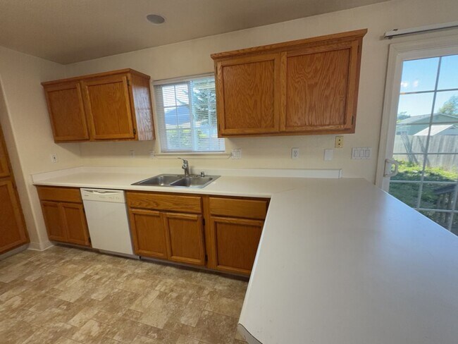Building Photo - 3121 Matthew Ln