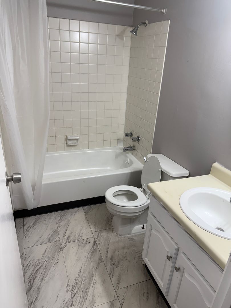 Building Photo - 3054 W Madison St