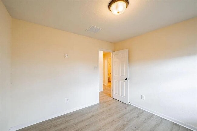 Building Photo - 1842 Commons Hill Ln